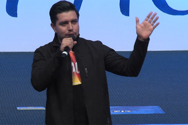 Sembrar las semillas – Elder Diego Saravia